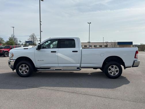 Bright White Clearcoat 2024 RAM 2500 Big Horn Crew Cab 4x4 8' Box