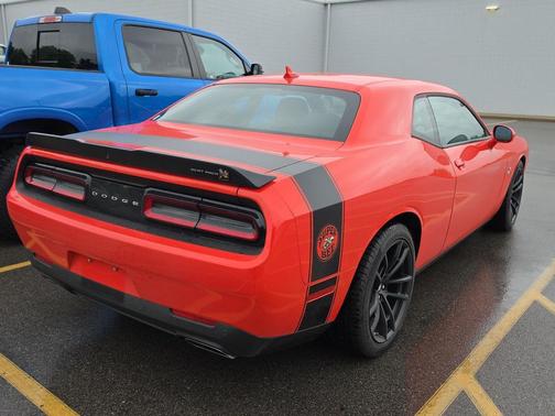 Go Mango 2022 Dodge Challenger R/T Scat Pack