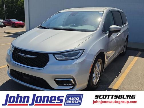 Silver Mist Clearcoat 2023 Chrysler Pacifica Touring L
