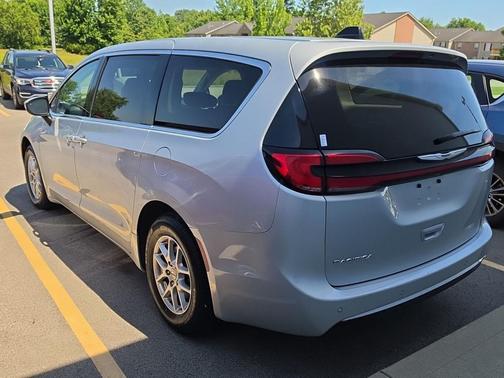 Silver Mist Clearcoat 2023 Chrysler Pacifica Touring L