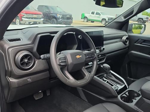 Summit White 2025 Chevrolet Colorado WT