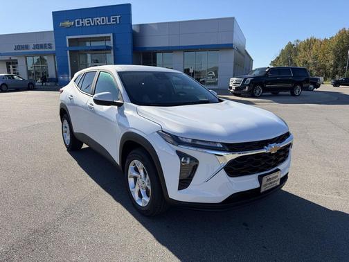 Summit White 2026 Chevrolet Trax LS