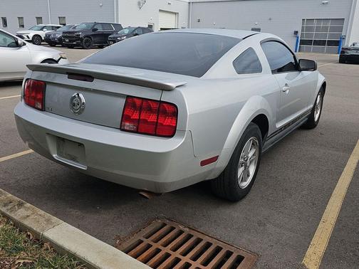 2007 Ford Mustang Deluxe
