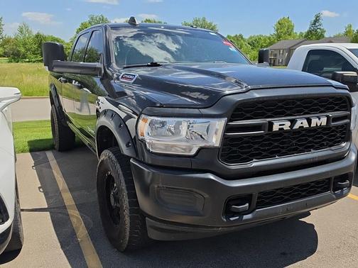 Diamond Black Crystal Pearlcoat 2020 RAM 2500 Tradesman Crew Cab 4x4 6'4' Box