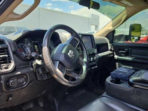 Diamond Black Crystal Pearlcoat 2020 RAM 2500 Tradesman Crew Cab 4x4 6'4' Box