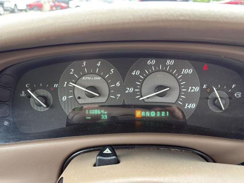 White 2004 Buick Park Avenue SEDAN