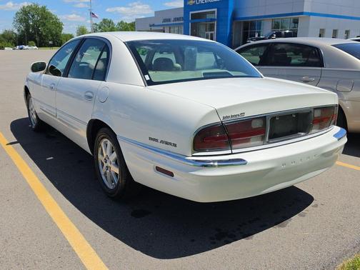 White 2004 Buick Park Avenue SEDAN