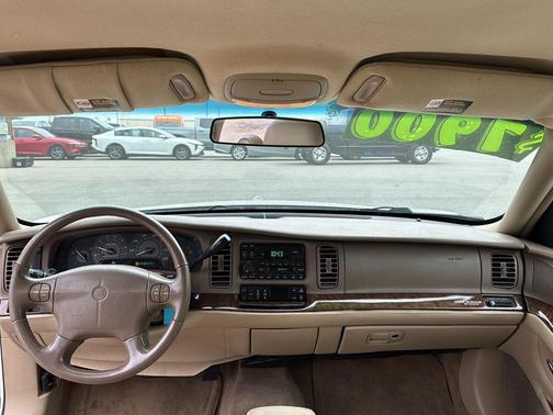 White 2004 Buick Park Avenue SEDAN