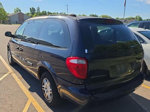 Midnight Blue Pearlcoat 2005 Dodge Caravan SE