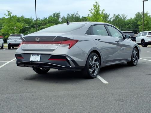 Fluid Metal 2025 Hyundai ELANTRA Limited