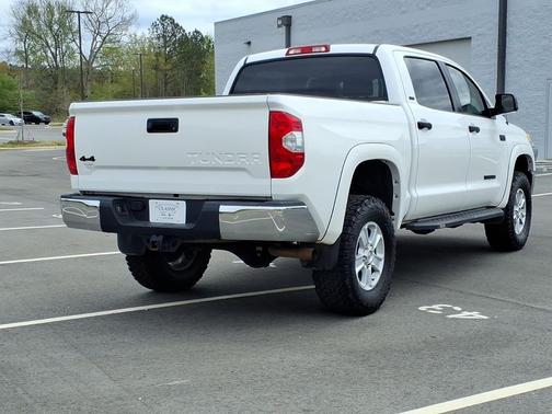 Super White 2017 Toyota Tundra SR5