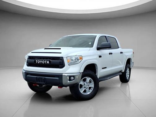 Super White 2017 Toyota Tundra SR5