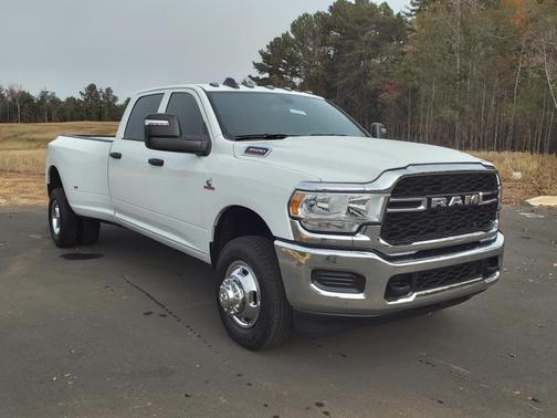 2024 RAM 3500 Tradesman Crew Cab 4x4 8' Box