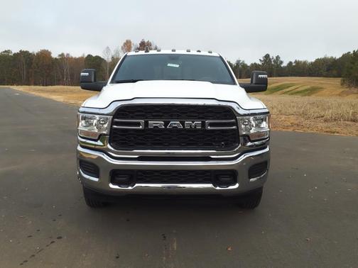 2024 RAM 3500 Tradesman Crew Cab 4x4 8' Box