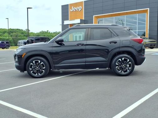 Mosaic Black Metallic 2023 Chevrolet Trailblazer LT