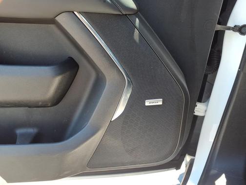 Summit White 2022 Chevrolet Suburban LT