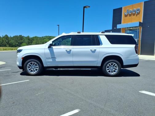 Summit White 2022 Chevrolet Suburban LT
