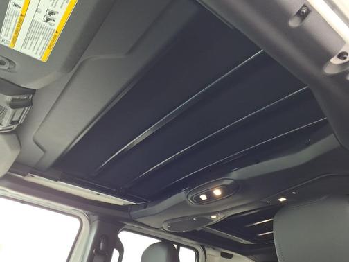 Bright White Clearcoat 2026 Jeep Wrangler 4-Door Sahara 4x4