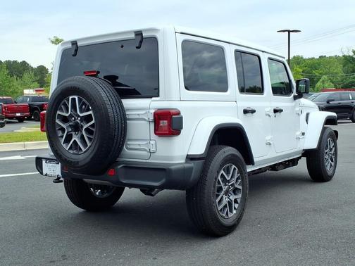 Bright White Clearcoat 2026 Jeep Wrangler 4-Door Sahara 4x4