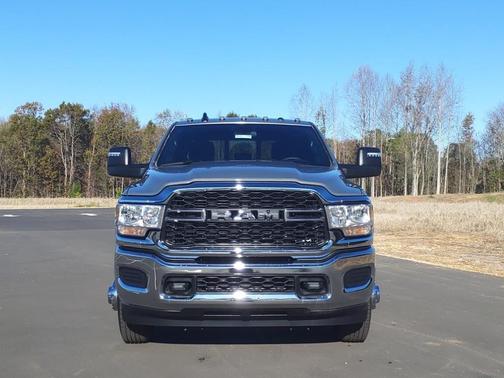 2024 RAM 3500 Tradesman Crew Cab 4x4 8' Box