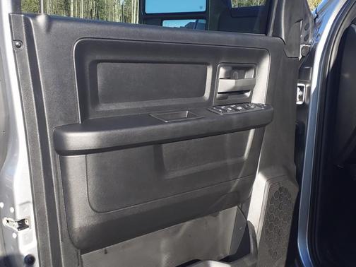 2024 RAM 3500 Tradesman Crew Cab 4x4 8' Box