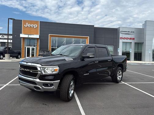 Diamond Black Crystal Pearlcoat 2020 RAM 1500 Big Horn/Lone Star