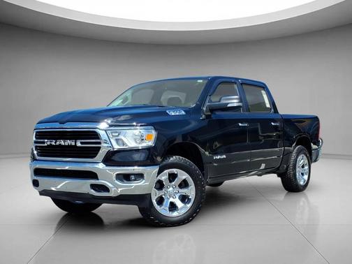 Diamond Black Crystal Pearlcoat 2020 RAM 1500 Big Horn/Lone Star
