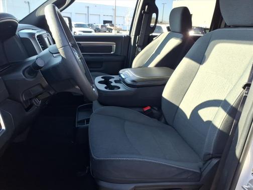 2024 RAM 1500 Classic Warlock Crew Cab 4x2 5'7' Box