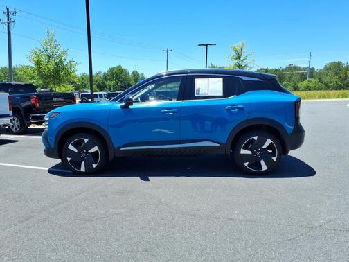 Arctic Ice Blue Metallic/Super Black 2025 Nissan Kicks SR