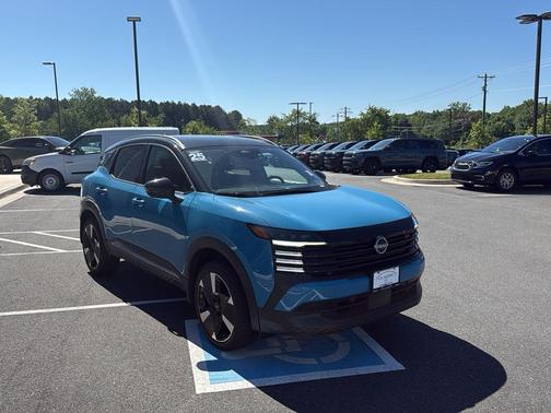 Arctic Ice Blue Metallic/Super Black 2025 Nissan Kicks SR