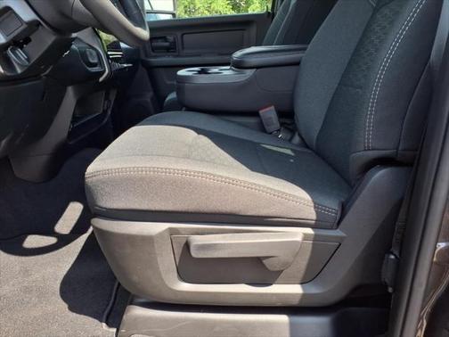 2025 RAM 2500 Tradesman Crew Cab 4x4 6'4' Box