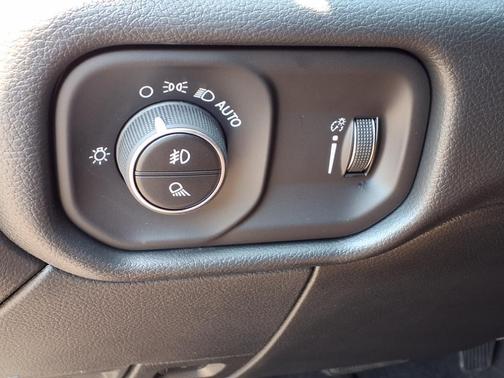 2025 RAM 2500 Tradesman Crew Cab 4x4 6'4' Box