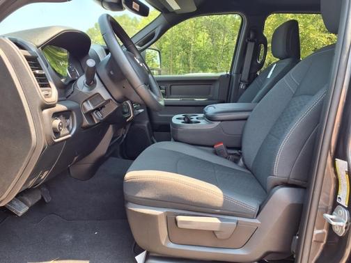2025 RAM 2500 Tradesman Crew Cab 4x4 6'4' Box