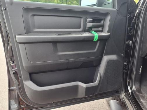 2025 RAM 2500 Tradesman Crew Cab 4x4 6'4' Box