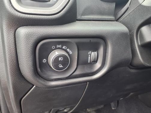 2025 RAM 2500 Tradesman Crew Cab 4x4 6'4' Box