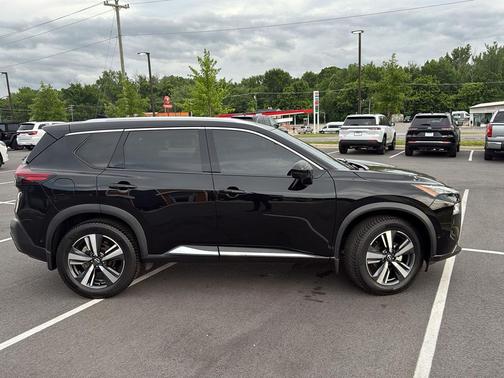 Super Black 2022 Nissan Rogue SL