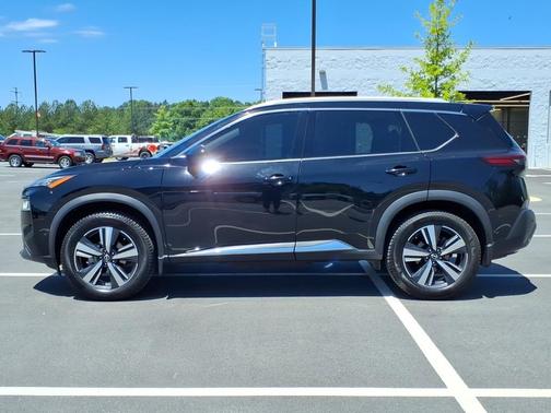 Super Black 2022 Nissan Rogue SL