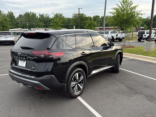Super Black 2022 Nissan Rogue SL