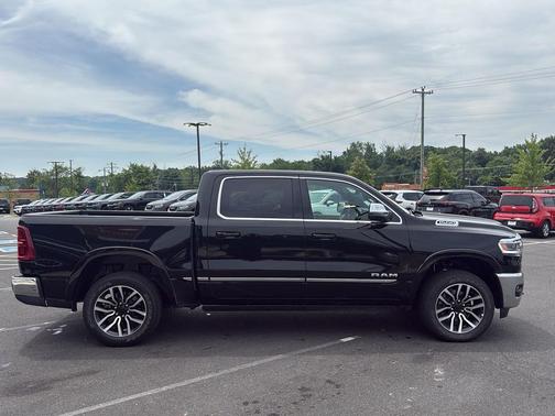 Diamond Black Crystal Pearlcoat 2026 RAM 1500 Limited