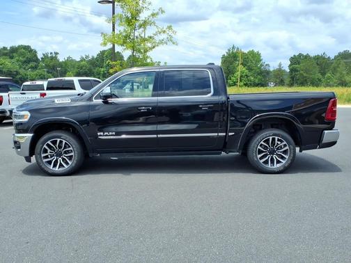 Diamond Black Crystal Pearlcoat 2026 RAM 1500 Limited