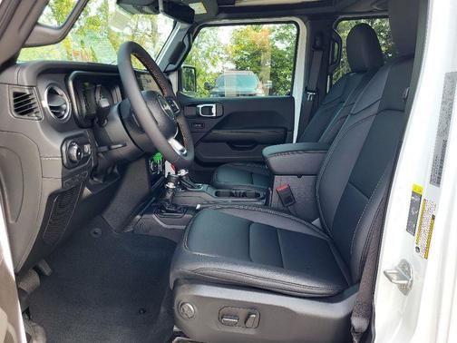 2024 Jeep Wrangler 4-Door Sahara 4x4
