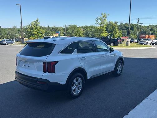 Glacial White Pearl 2023 Kia Sorento LX
