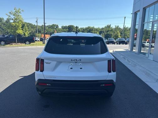 Glacial White Pearl 2023 Kia Sorento LX