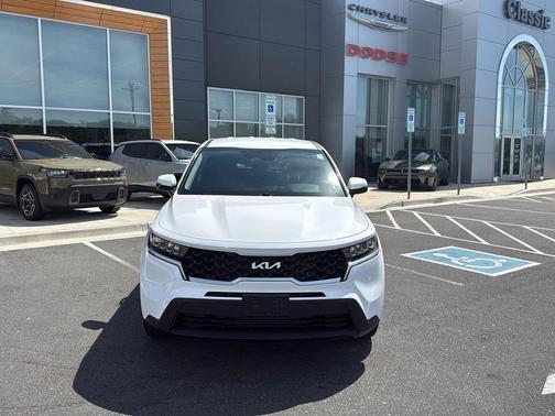 Glacial White Pearl 2023 Kia Sorento LX