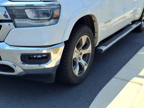 Bright White Clearcoat 2022 RAM 1500 Laramie