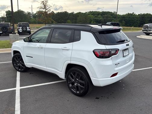 Bright White Clearcoat 2024 Jeep Compass Limited