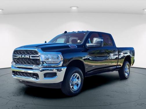 2023 RAM 2500 Tradesman Crew Cab 4x4 6'4' Box