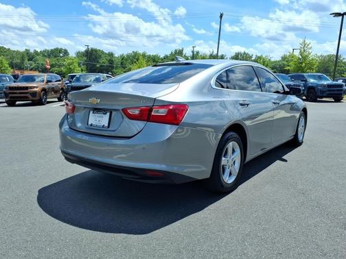 Sterling Gray Metallic 2024 Chevrolet Malibu FWD 1LT