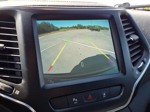 Granite Crystal Metallic Clearcoat 2021 Jeep Cherokee 80th Anniversary FWD