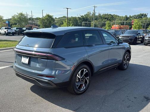 Whisper Blue Metallic Clearcoat 2025 Lincoln Nautilus Premiere